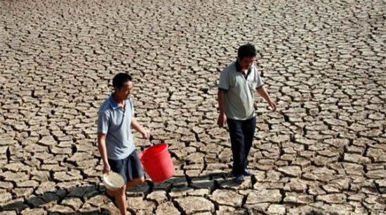 黄荆乡生态环境恶劣，土壤石漠化，有雨水灾、无雨旱灾